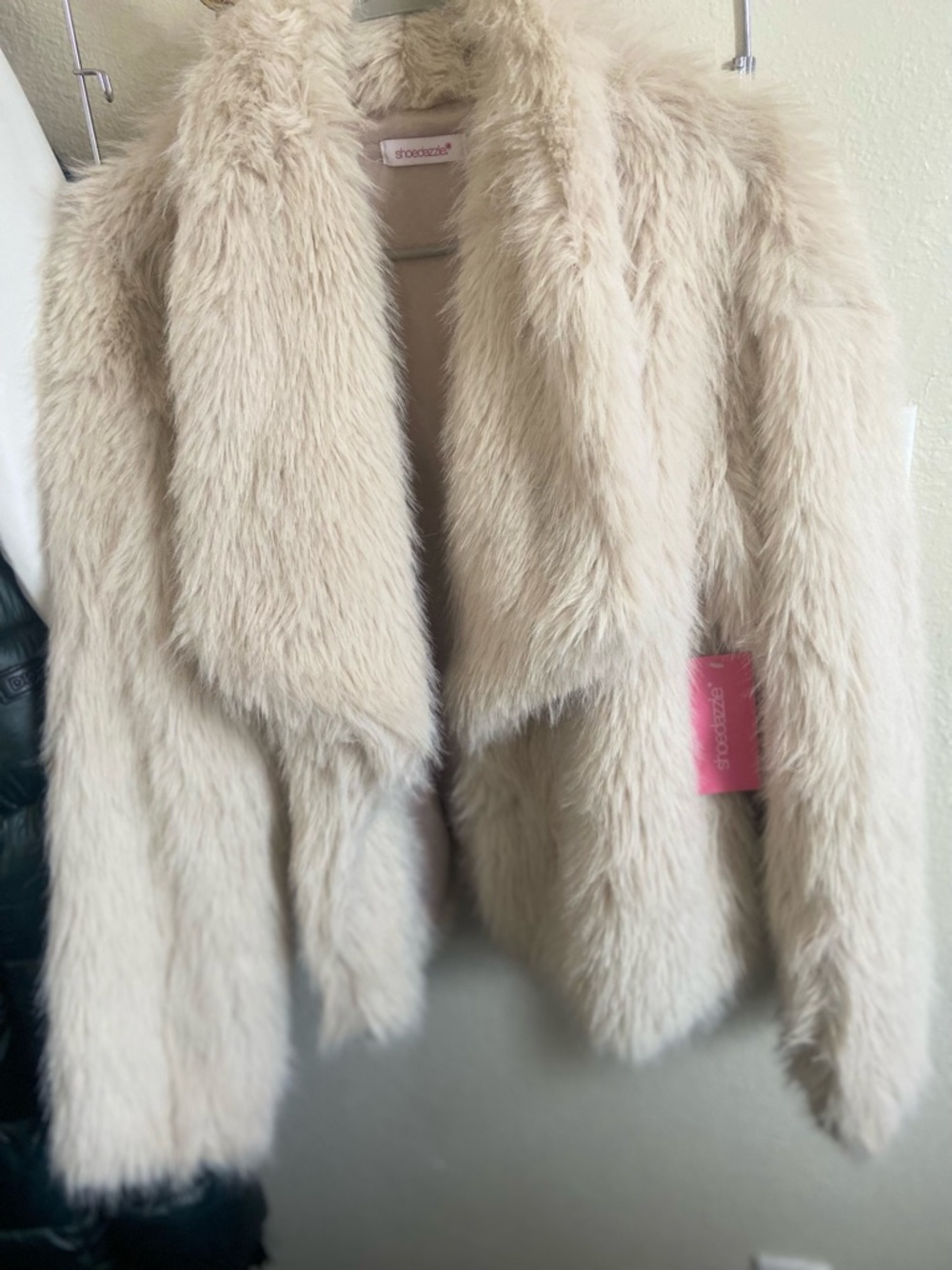 ✨Brand new ✨White Plush Faux-Fur Teddy Coat w/ silk lining